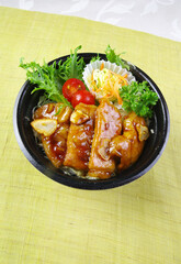 おいしいトンテキ丼