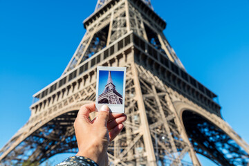 A picture of an Eiffel Tower on a backround of an Eiffel tower