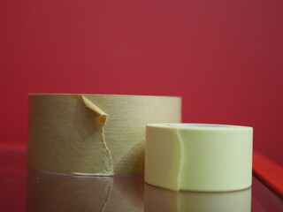 ガムテープと紙テープ