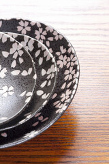 重ねた複数の和食器