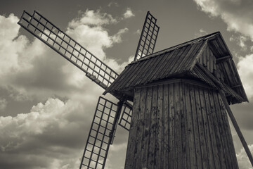 Fototapeta na wymiar Old abandoned wooden mill in the field