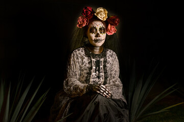 La calavera Catrina, mujer disfrazada por ida de muertos en mexico