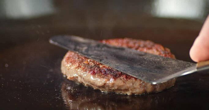 Roast the beef burger in a frying pan. 