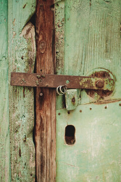 Wedding rings on rustical door