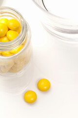 ビタミン剤の入った薬瓶