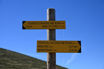 Panneaux de circulation dans les gorges du Tarn 