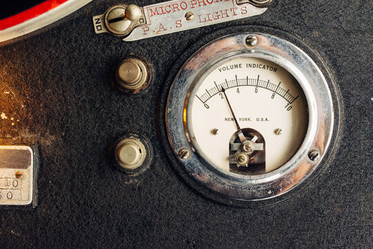 Volume level indicator