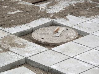 歩道のタイル張りの工事