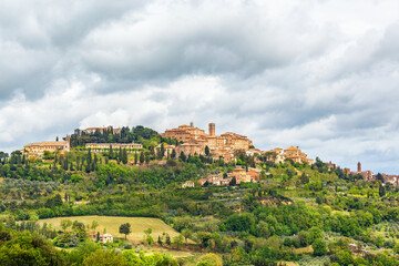 Fototapeta na wymiar Montepulciano an Italian village on a hill
