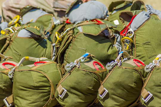 &Eacute;quipements militaires , parachutes 