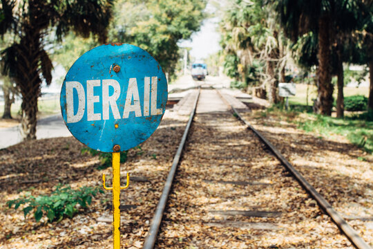 Derail warning sign on a railroad