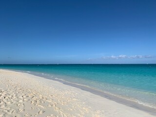 Fototapeta na wymiar 晴れた日の美しいカリブのビーチ