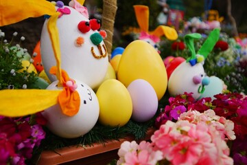 イースターエッグと花畑