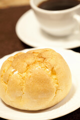 チュークリームとホットコーヒー