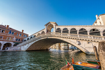 Rialto bridge and Grand Canal in Venice, Italy in Europe - obrazy, fototapety, plakaty