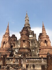 Fototapeta na wymiar Beautiful temple to visit in Thailand