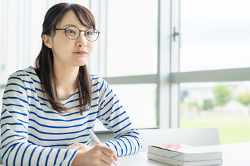 笑顔の女子学生