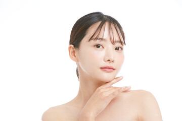 白背景の若い女性の美容ポートレート