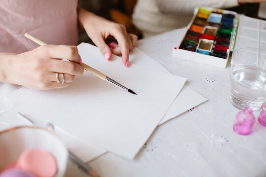 Woman prepare blank paper for painting