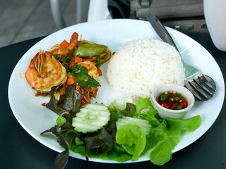 Fried  shrimp with basil leaves