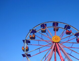 old style ferris wheel on a sunny day