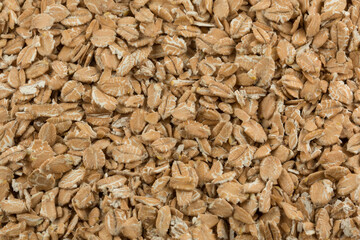 Frische Dinkelflocken aus der Schrotmühle. Dinkel oder Spelz ist eine Getreideart aus der Gattung des Weizens 