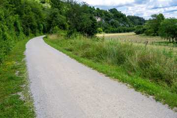Fototapeta na wymiar Idyllic path in the Altmuehltal valley