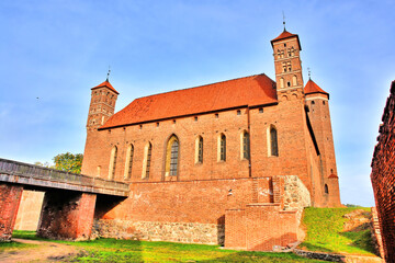 Obraz premium Zamek biskupi w Lidzbarku Warmińskim – zamek z XIV wieku w Lidzbarku Warmińskim