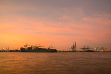 Obraz premium cargo port