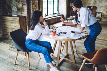 Fototapeta premium Concentrated colleagues having meeting in workspace