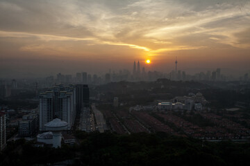 Obraz premium Panoramic view of Kuala Lumpur city skyline evening at sunset skyscrapers building in Malaysia. 