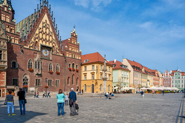 Fototapeta premium Wroclaw, Poland, Polska, Lower Silesia, Dolnoslaskie, In the foreground the old town hall in Gothic style, market square (Rynek), Europe