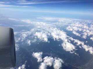 飛行機　空　雲　
