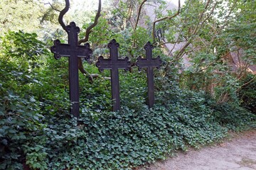 Eiserne Kreuze am Wegesrand