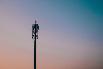 5g cell tower   wireless  transmitter connection microwave telecom signal phone