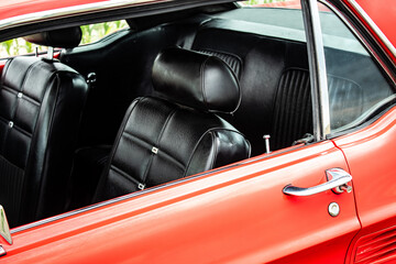 Ford Mustang z 1967 roku w środku - obrazy, fototapety, plakaty