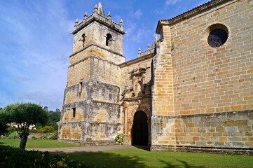 Fototapeta na wymiar Igreja na trilha do Caminho de Santiago (rota norte), perto da vila de Cóbreces / Espanha