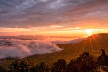 Obraz na płótnie Canvas sunrise over the mountains