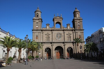Catedral de Santa Ana na tle błękitnego nieba w Las Palmas, Gran Canaria © Agnieszka