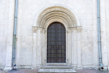 Plakat Russian orthodox ancient church entrance door closeup