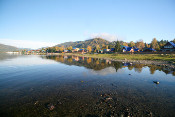 Obraz premium Teletskoye lake in autumn, Altai, Russia.