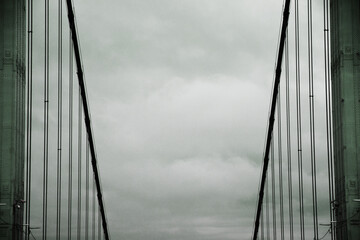 Obraz premium suspension bridge over the river/GW BRIDGE