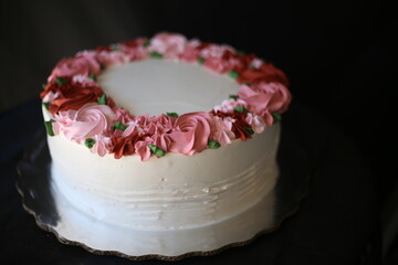 white flower cake