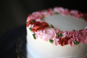 white flower cake