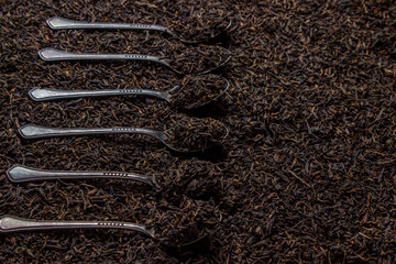 Loose tea. Leaf tea. Teaspoons with loose tea are in a row