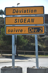 Fototapeta premium Panneaux routiers provisoires : déviation