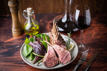 roasted lamb rack with red wine