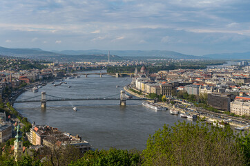 Obraz premium Budapest city landscape crossed by Danube river from Gellert Hill on a cloudy day, Budapest, Hungary