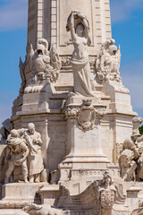 Fototapeta na wymiar Statuen in Lissabon
