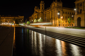 Fototapeta na wymiar A pond reflects the street lights in Kossuth Lajos square, Budapest, Hungary